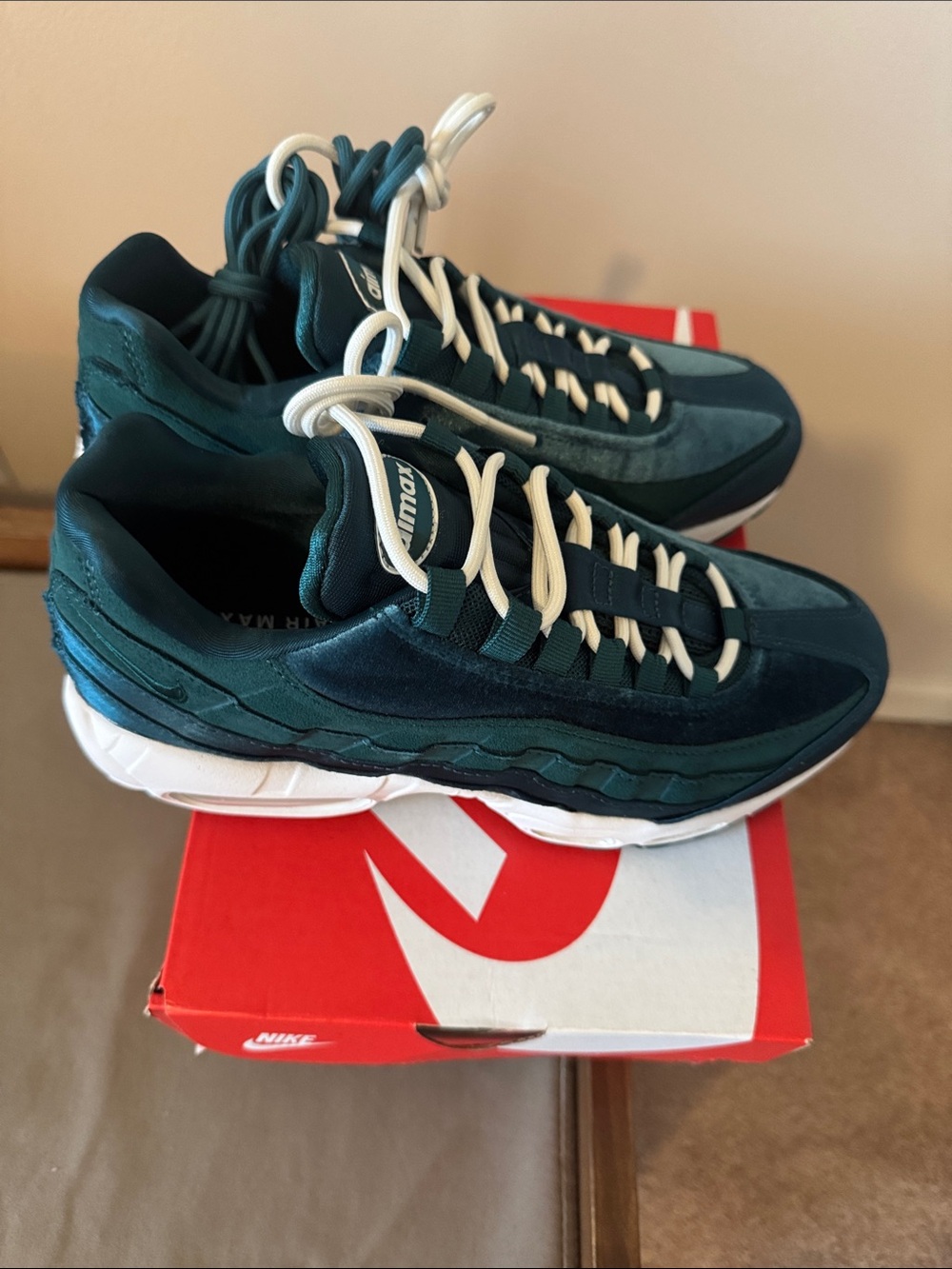 Nike Air Max 95 Women's Sneakers - Dark Green & White - Picture 5 of 8